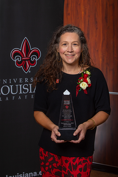 Dr. Claire Schultz receives her award