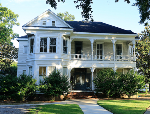 Photo of the Roy House on UL Lafayette's campus